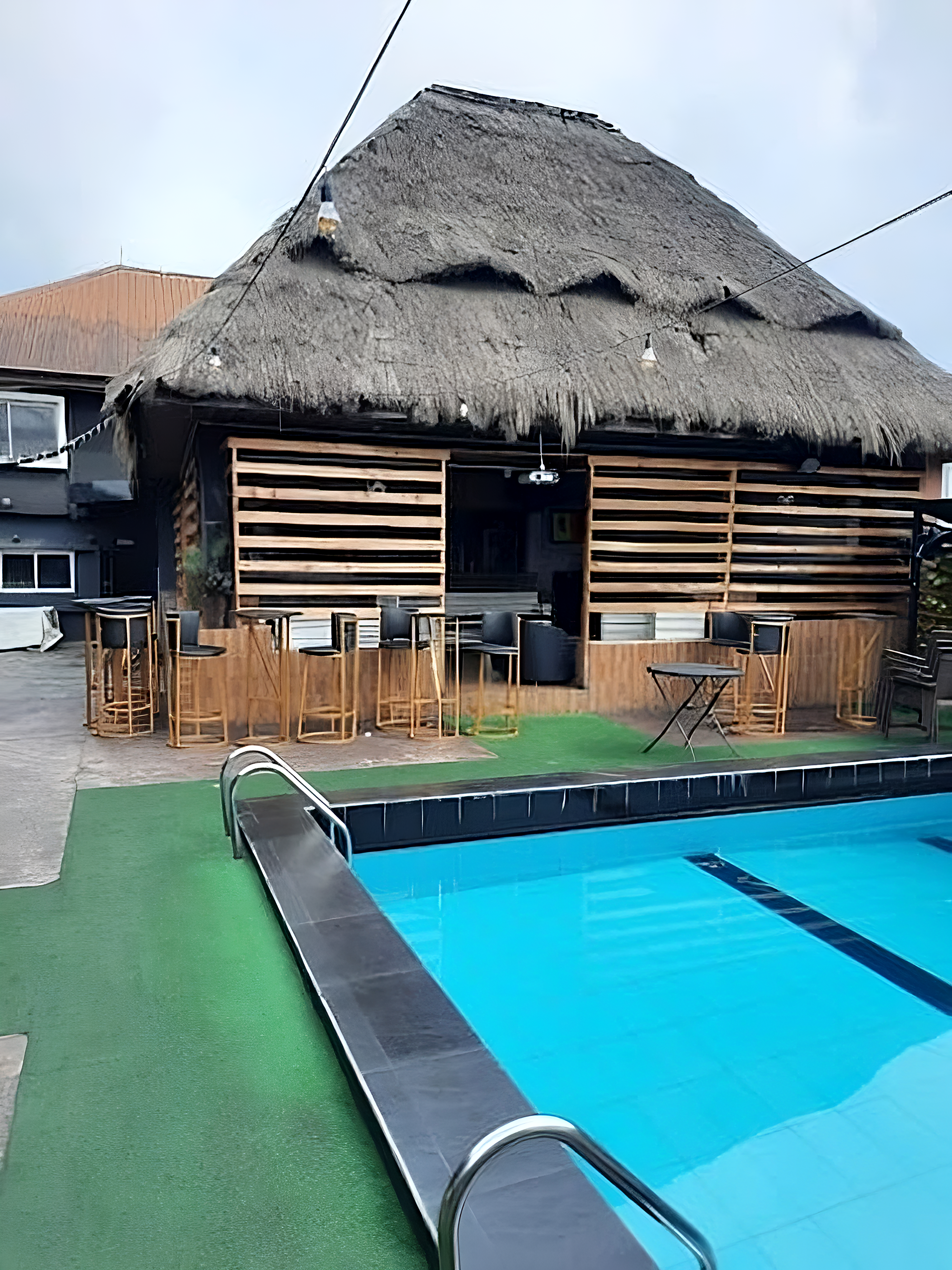 Contact 2 - Maximus Lounge & Bar